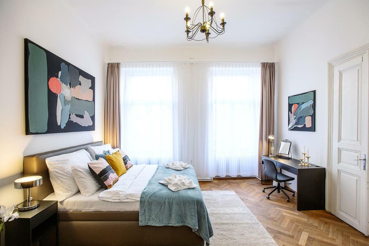 5Br 2Bath Family Apt 5Mins To Wenceslas Square Prag Exteriör bild